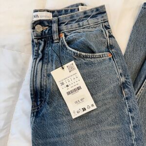 NWT Women’s Zara Light Blue Straight Fit Jeans